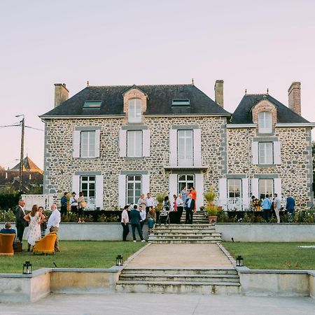 Bed and Breakfast Domaine Les Jardins Darsene Tinteniac Экстерьер фото