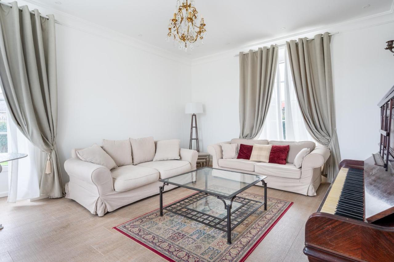 Bed and Breakfast Domaine Les Jardins Darsene Tinteniac Экстерьер фото